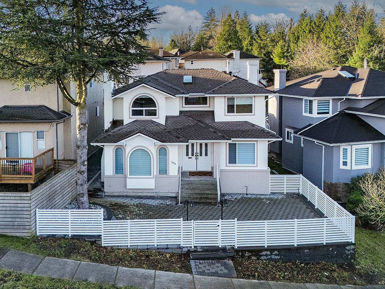 7579 Cascade St, Burnaby, BC V3N 4W1 | MLS #R2959662 | Zillow