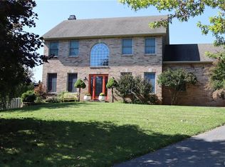 1902 Quail Ct, Easton, PA 18040