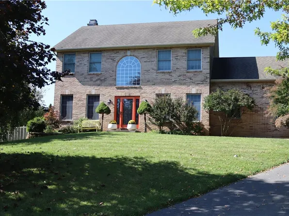 1902 Quail Ct, Easton, PA 18040