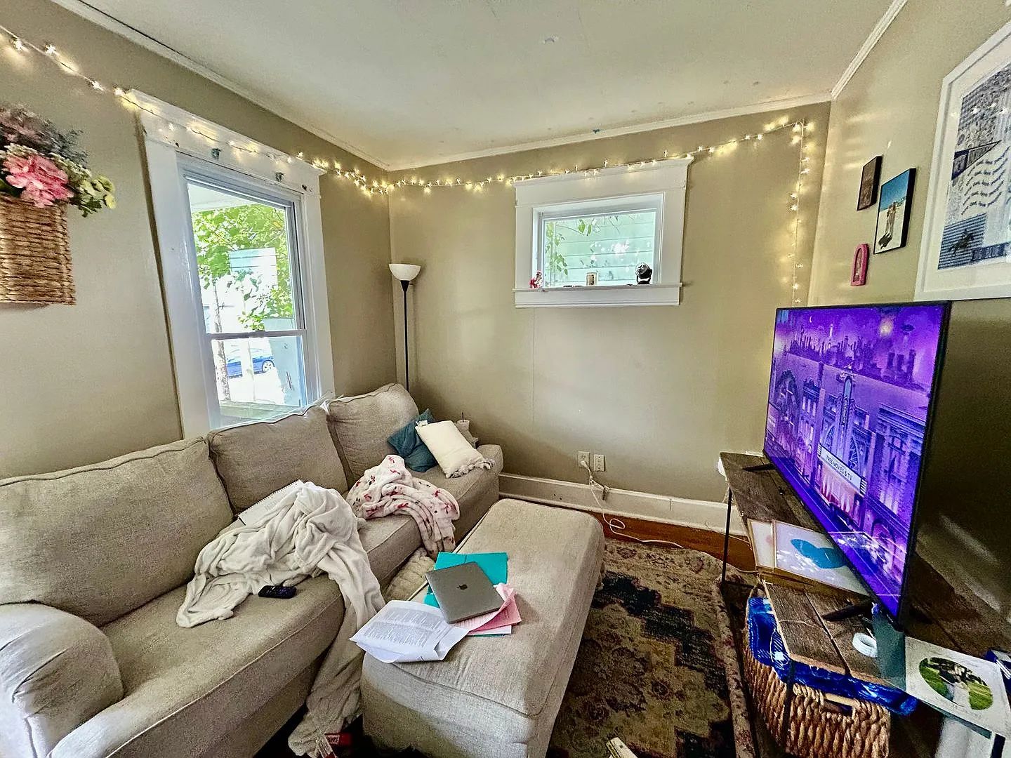4 Bedroom Ready For Pre-Lease! Pay Only Electric — Photo 2