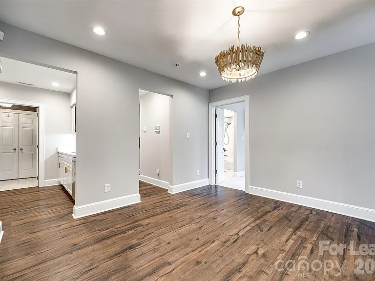 2220 Roswell Ave — Photo 5