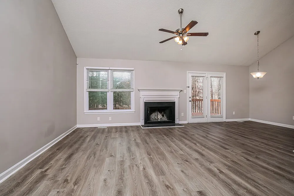 3 bed, 2.0 bath, 1224 sqft, $2,480 — Photo 3
