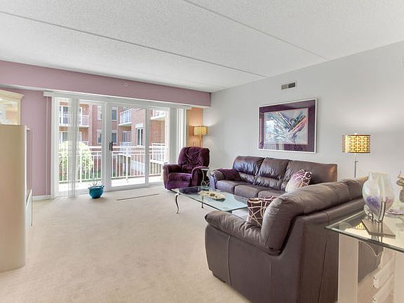 3rd image of 4655 N Cumberland Ave APT 204