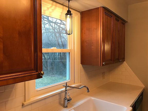 Soft close cabinetry 