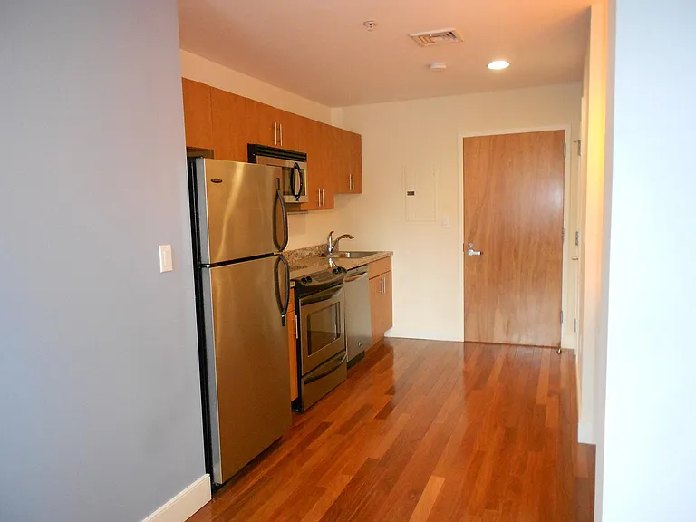 4258 Main St #6 — Photo 2
