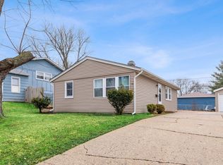 118 Toro Cir, Carpentersville, IL 60110