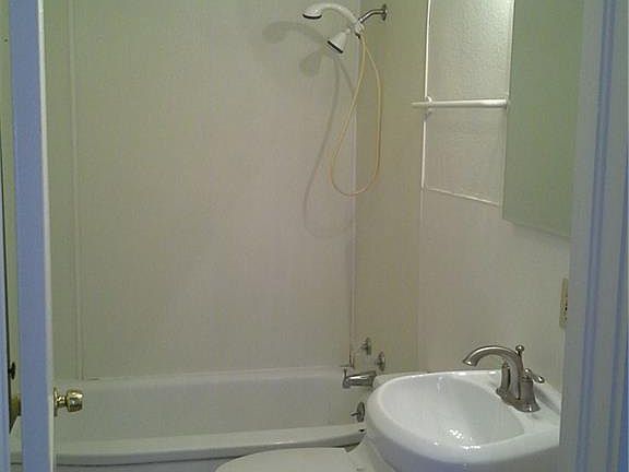 5th image of 868 Porter St