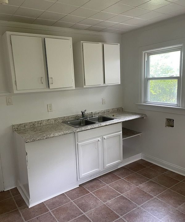 2nd image of 1881 Flatrock St