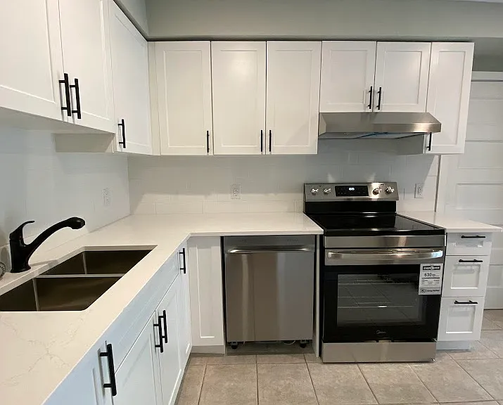 203 Elmwood Ave E — Photo 17