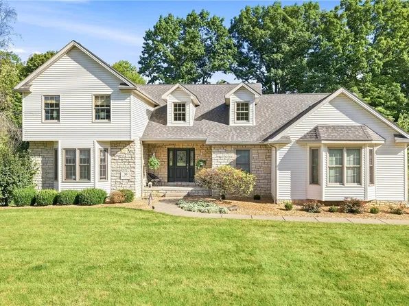 30 White Oak Ct, Canfield, OH 44406