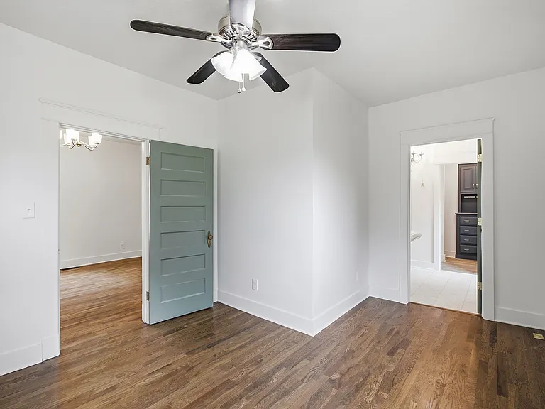 4724 Delmar St — Photo 16