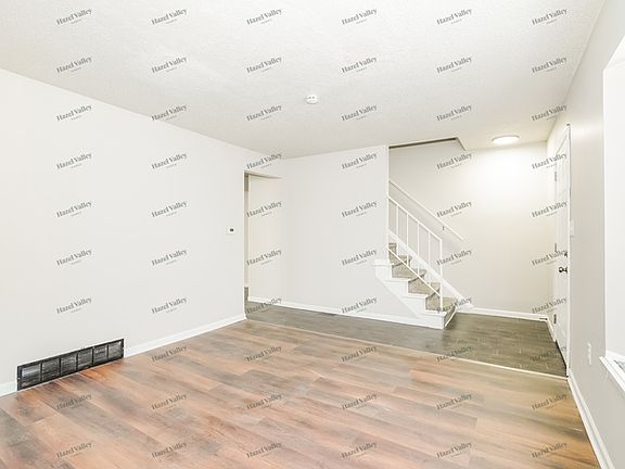 5th image of 2882 Blarefield Dr