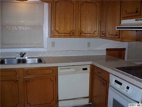 5th image of 5535 Amity Pl