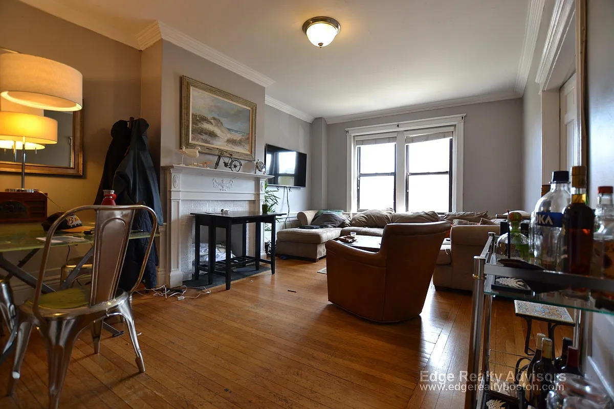 Building Photo - 1661 Commonwealth Ave #2
