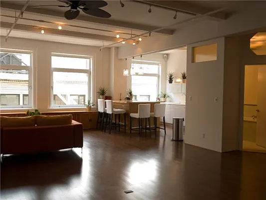 Sold by R New York | media 10