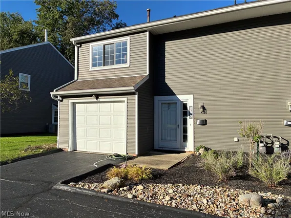 1746 Walnut Ln, Rocky River, OH 44116