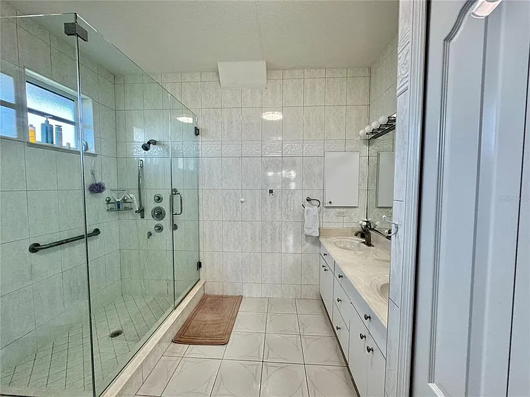 219 Venetia Ave — Photo 24