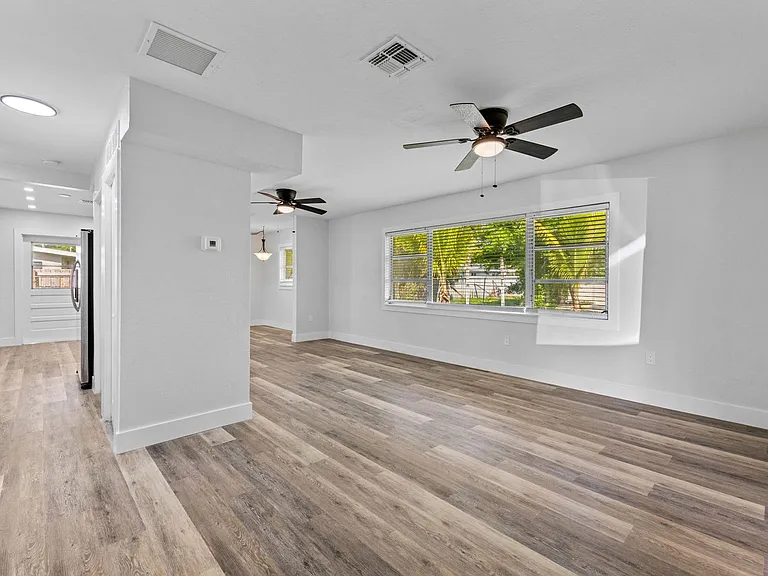 1561 Maravilla Ave — Photo 6