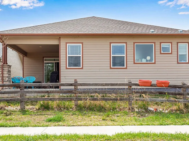 2068 Cutting Horse Dr — Photo 4