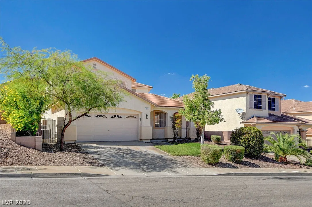 4 bed, 3.0 bath, 2405 sqft, $3,550 — Photo 2