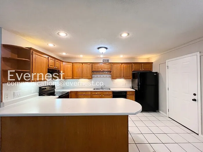 6375 Greenbriar Dr — Photo 6