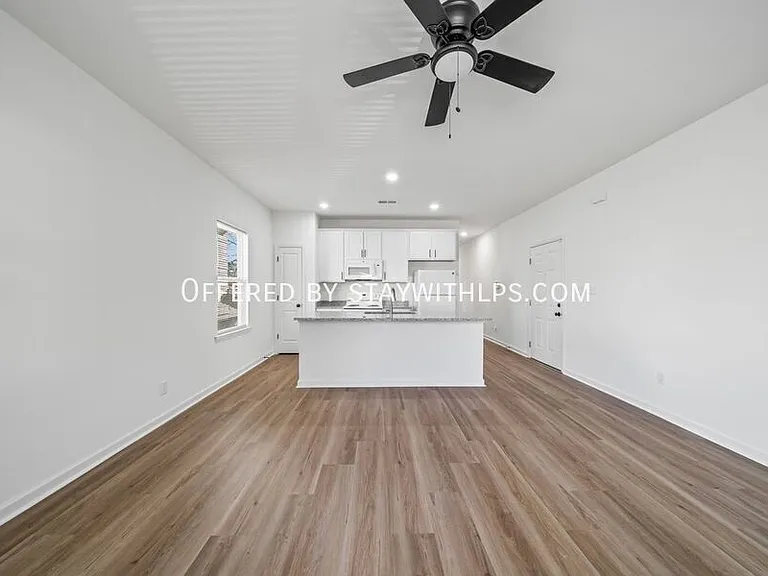 1571 Court Ave #102 — Photo 25