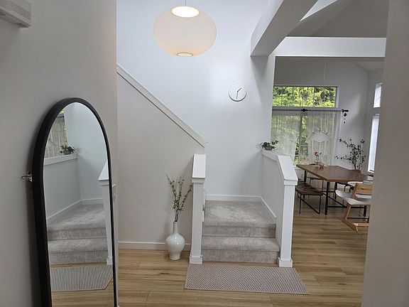 3rd image of 25728 SE 35th Pl