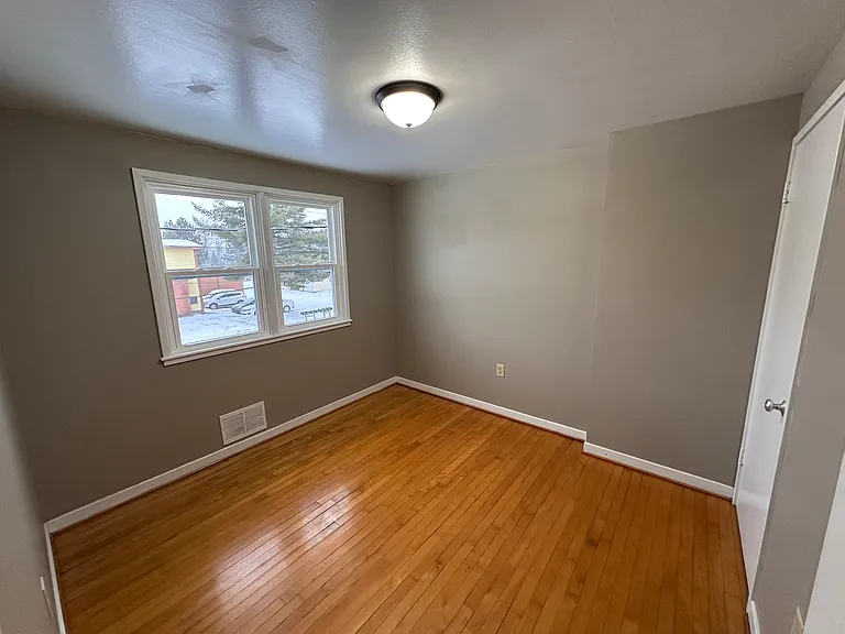 190 Warrior St — Photo 9