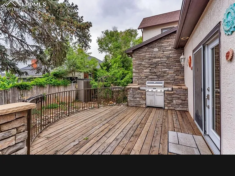 2414 N Greenwood St — Photo 20