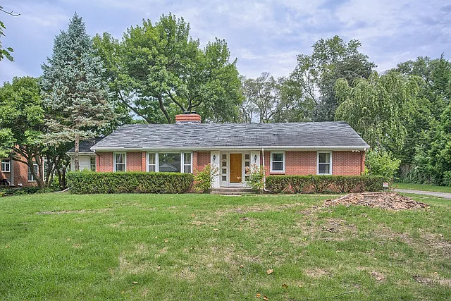 64 Greencroft Dr photo 1