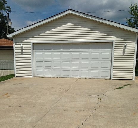 3rd image of 302 Sauganash St