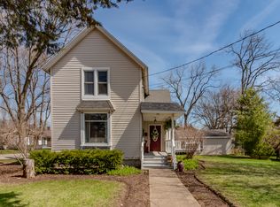 121 S Walkup Ave, Crystal Lake, IL