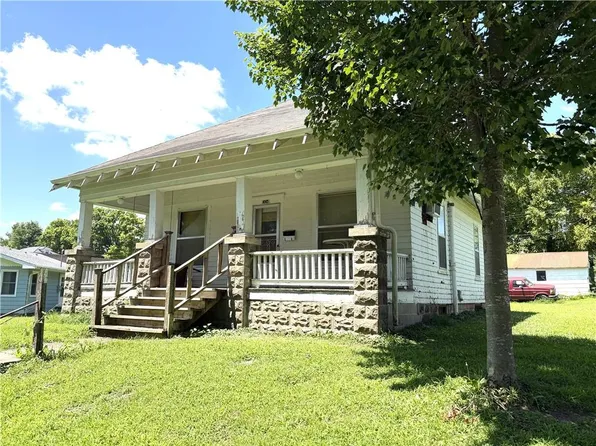 304 S Elm St, Sweet Springs, MO 65351