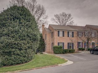 1901 Autumn Chase Ct, Falls Church, VA 22043