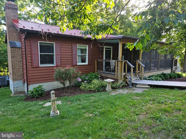 253 Persimmon Pear Ln, Harpers Ferry, WV 25425