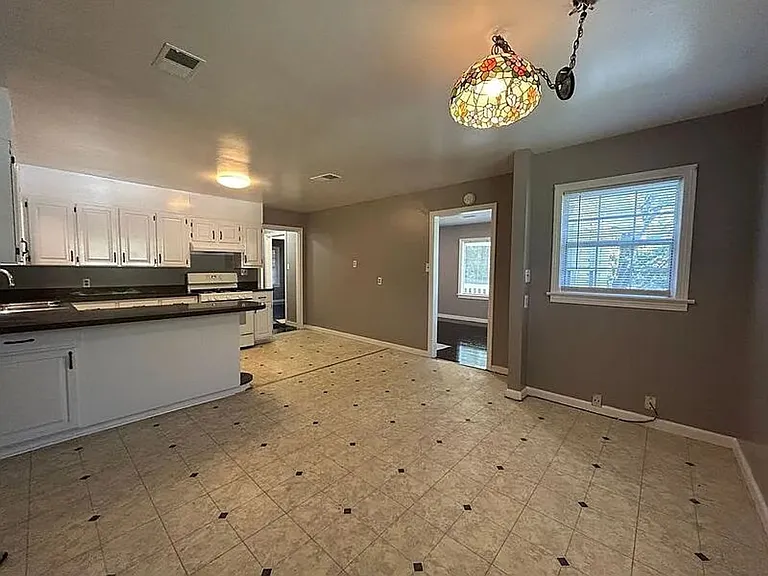 923 Vanderbilt St — Photo 4