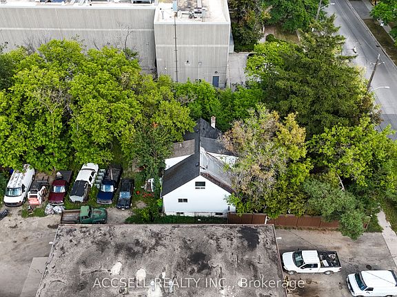 4th image of 100 Cartwright Ave