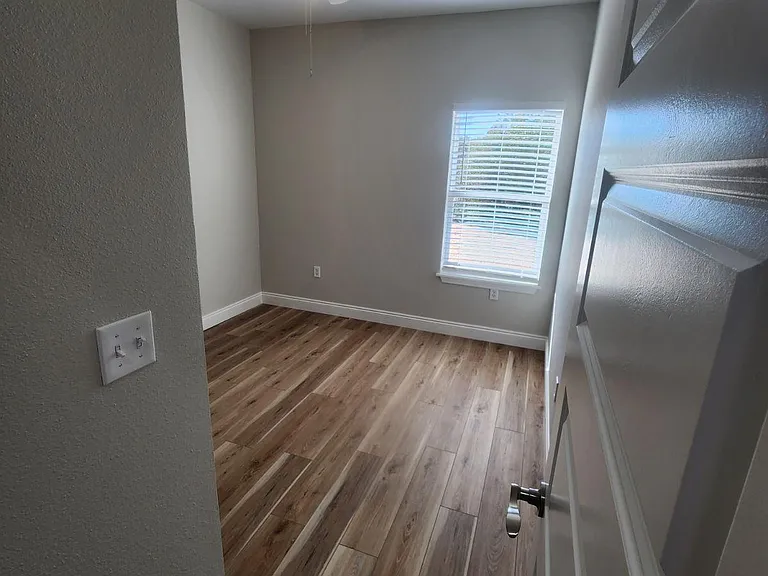 537 N 20th St #32 — Photo 11