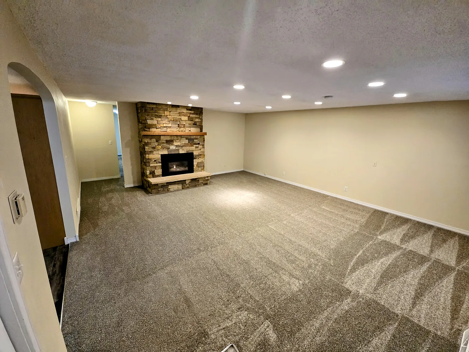 3 bed, 1760 sqft, $2,395 — Photo 4