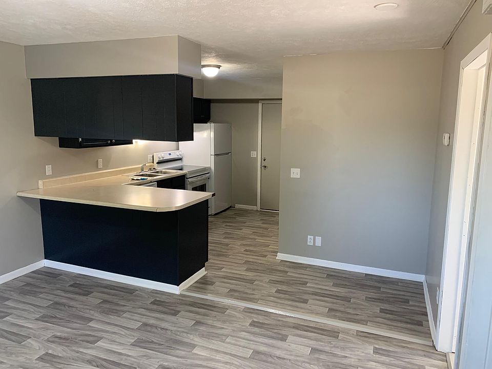 1st image of 3320 N Lincoln Ave #11