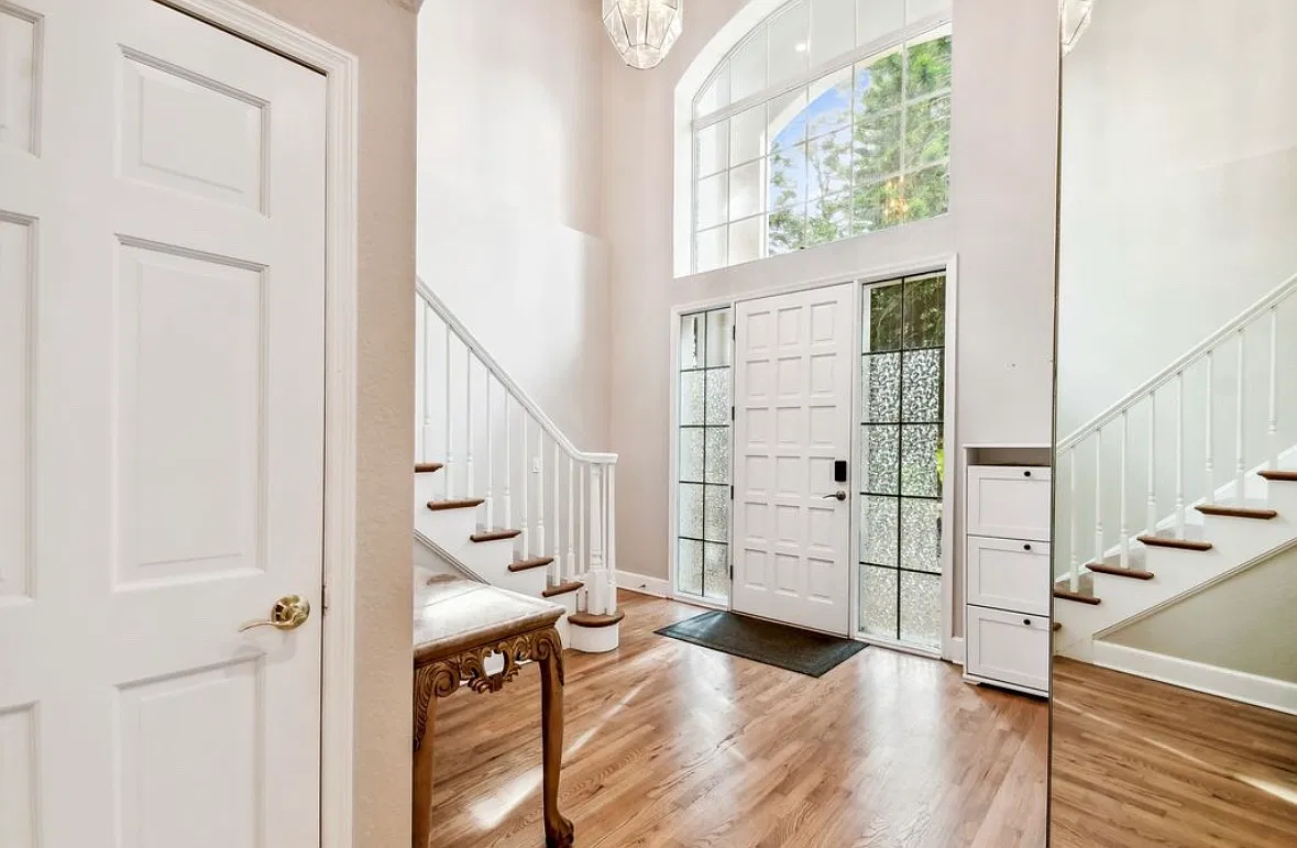 120 S Clark Ave — Photo 4