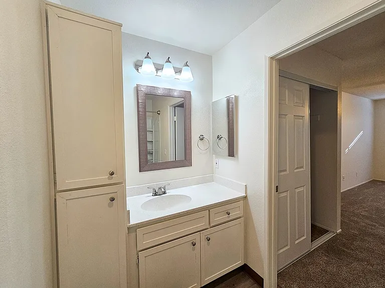 WELCOME TO THE VINE APARTMENTS! — Photo 13