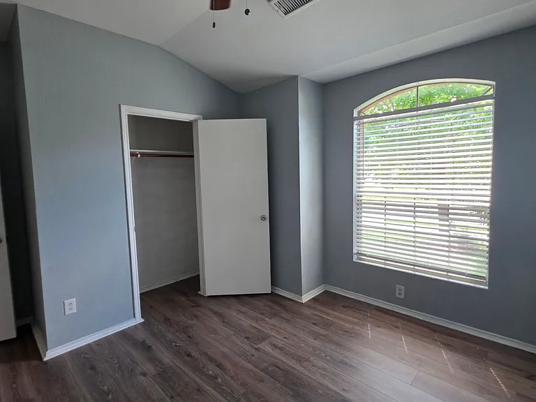5820 Show Master Ln — Photo 22