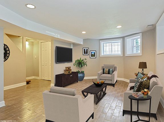 4th image of 1224 Oak Park Ave