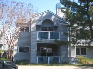 11708 Summerchase Cir APT B, Reston, VA 20194