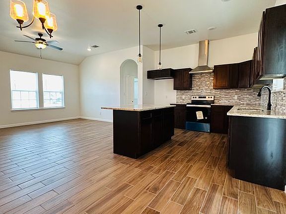 3rd image of 180 Turnberry Dr