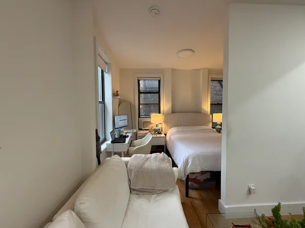 93 Macdougal Street image 1 of 10