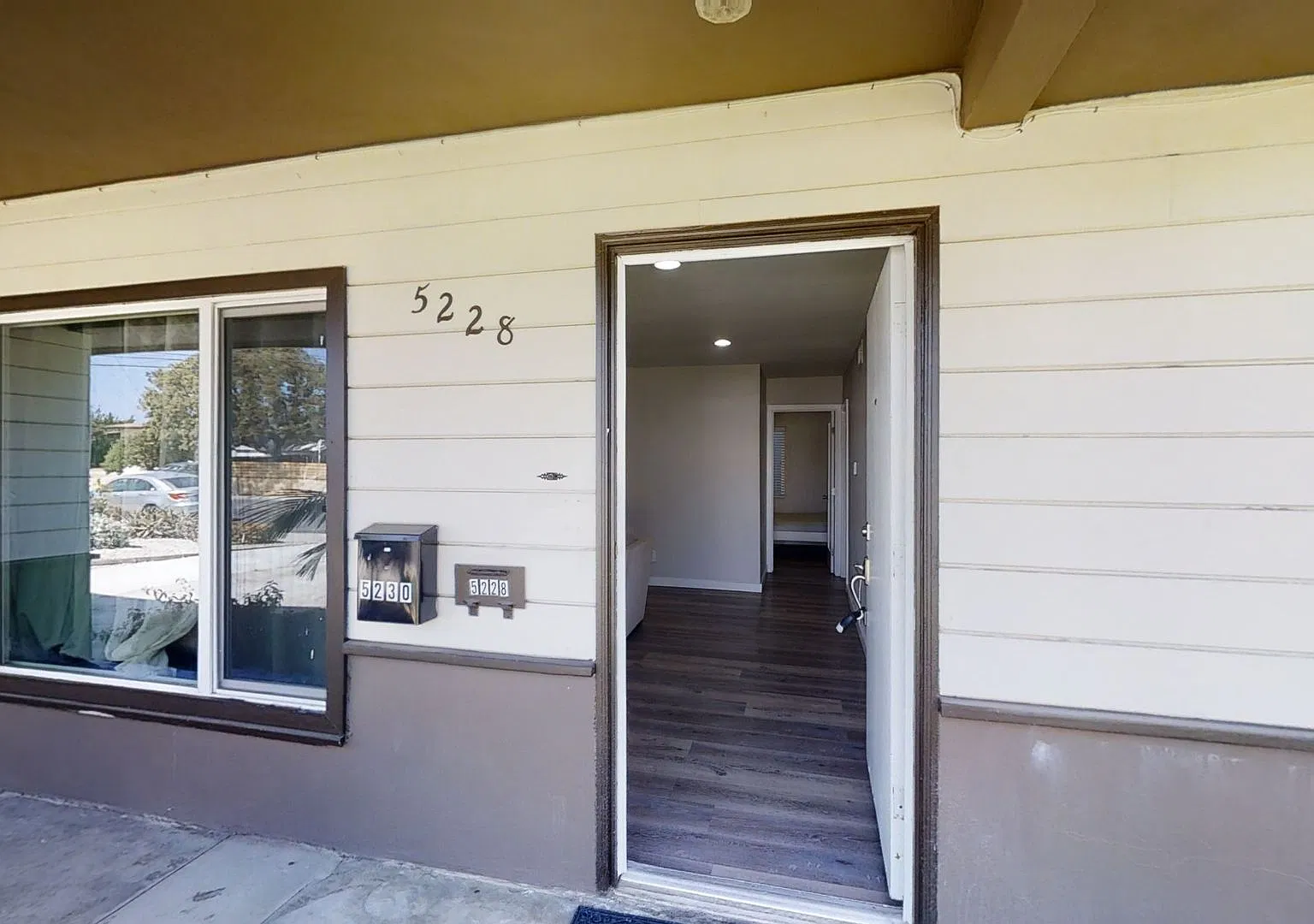 4BR / 2BA on East Falls w/ Driveway Parking! — Photo 2