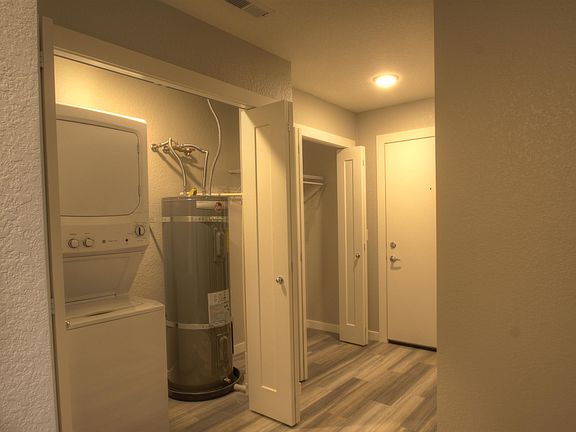 5th image of 830 Crestmont Way #407