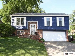 4607 Hallcliffe Rd, Lincoln, NE 68516